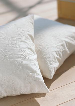 多くの種類の無垢一枚板を販売するお店